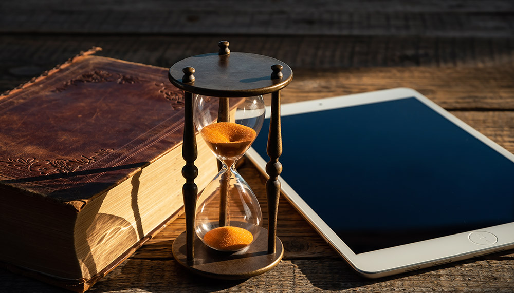 運営者の経験と専門分野:20年にわたる物語探求の歴史